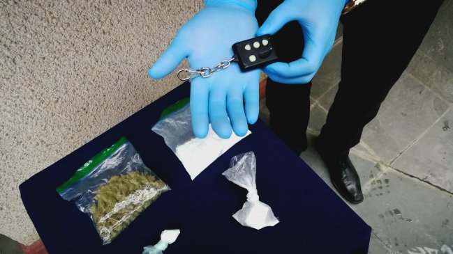 Chillán: Detienen a pareja que abría vehículos con un control universal