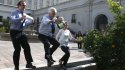 Sebastián Piñera se divirtió con una pelota de fútbol en los patios de La Moneda