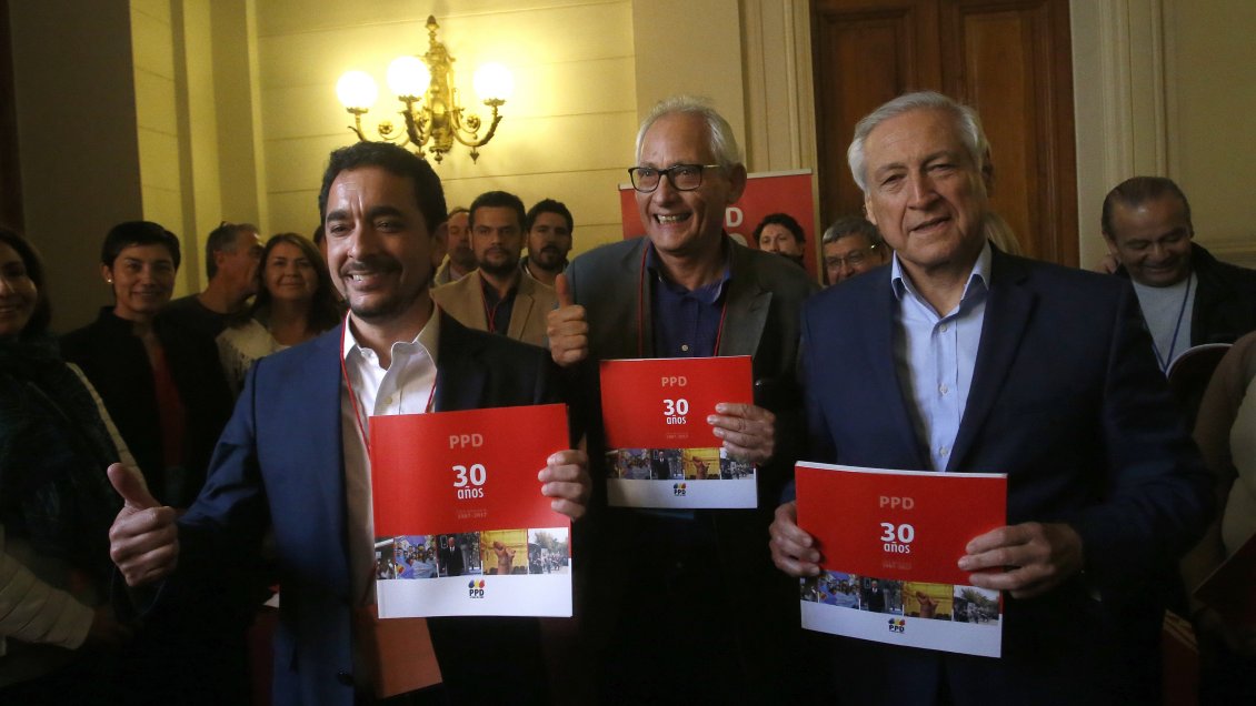 Candidatos a presidir el PPD se encontraron en consejo nacional del partido