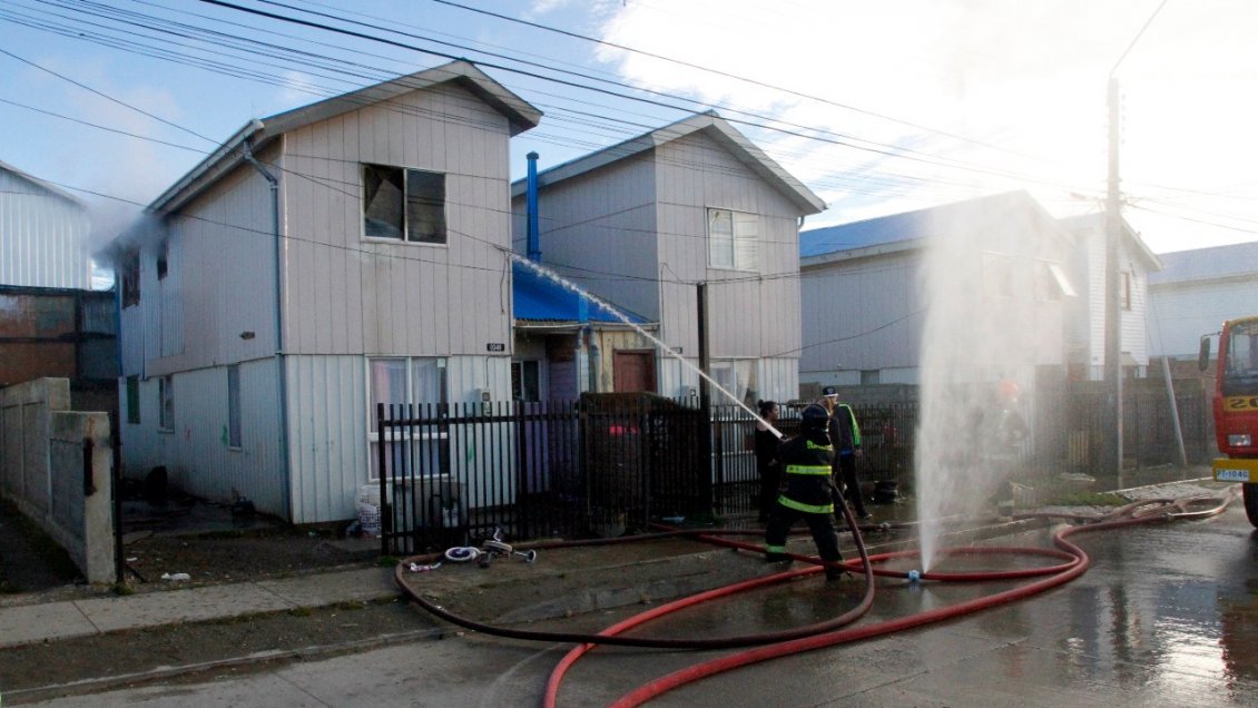 Incendio afectó a vivienda en Punta Arenas