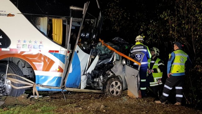 Bus interprovincial colisionó con automóvil en ruta Valdivia - Paillaco