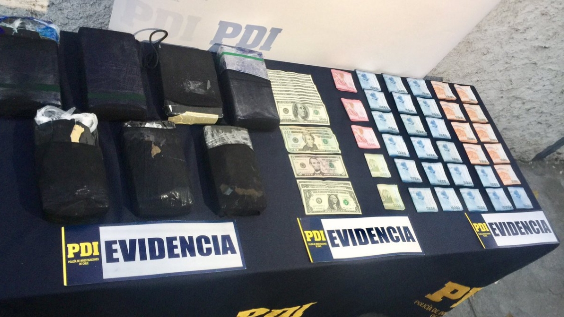 Mucama halló droga en habitación de hotel mientras hacía el aseo: Hay tres detenidas