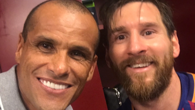 Rivaldo visitó el vestuario de FC Barcelona tras empate en el clásico con Real Madrid