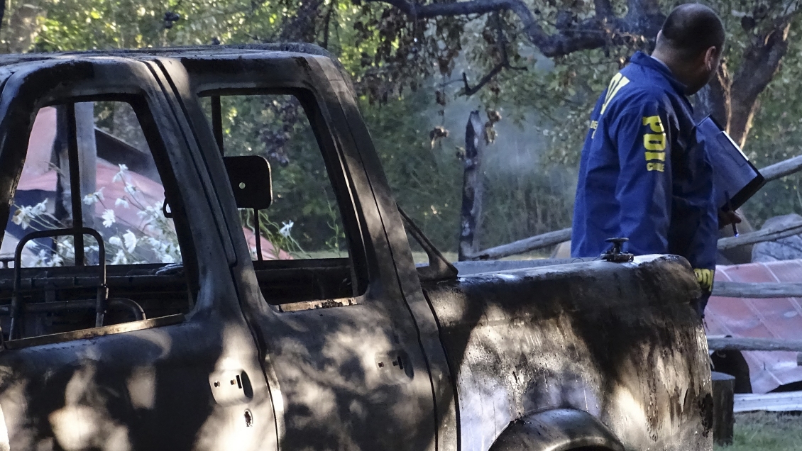 Tres vehículos fueron quemados en ruta Cañete-Tirúa