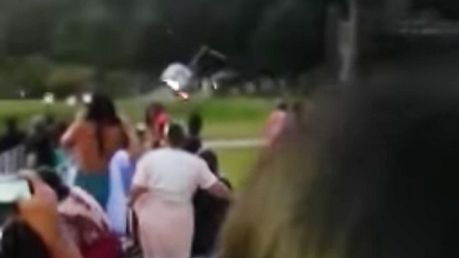 Una novia llegó en helicóptero a su boda, se estrelló y se casó igual