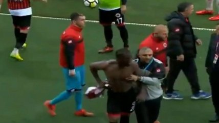   Hermano de Paul Pogba abandonó la cancha y fue agredido por sus compañeros 