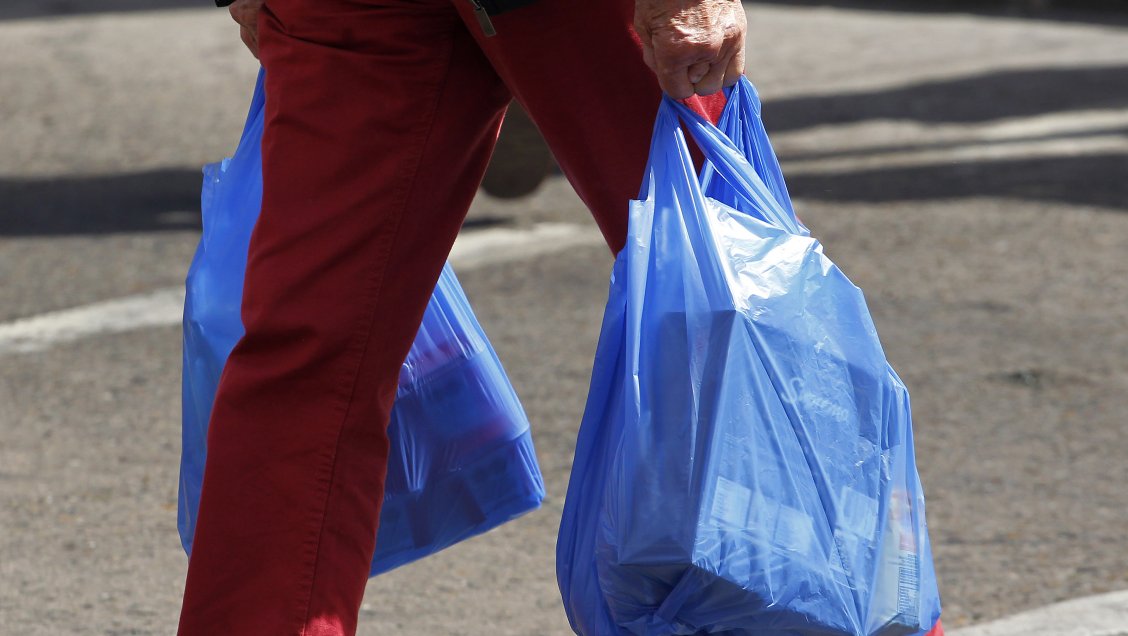 Gobierno envió indicación al Congreso para terminar con las bolsas plásticas
