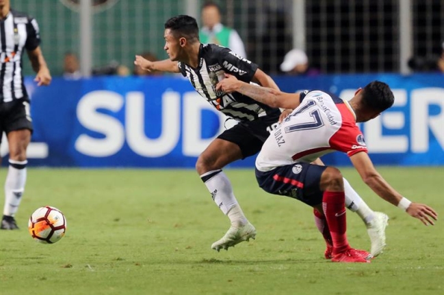 La gran salvada que llenó de elogios a Paulo Díaz