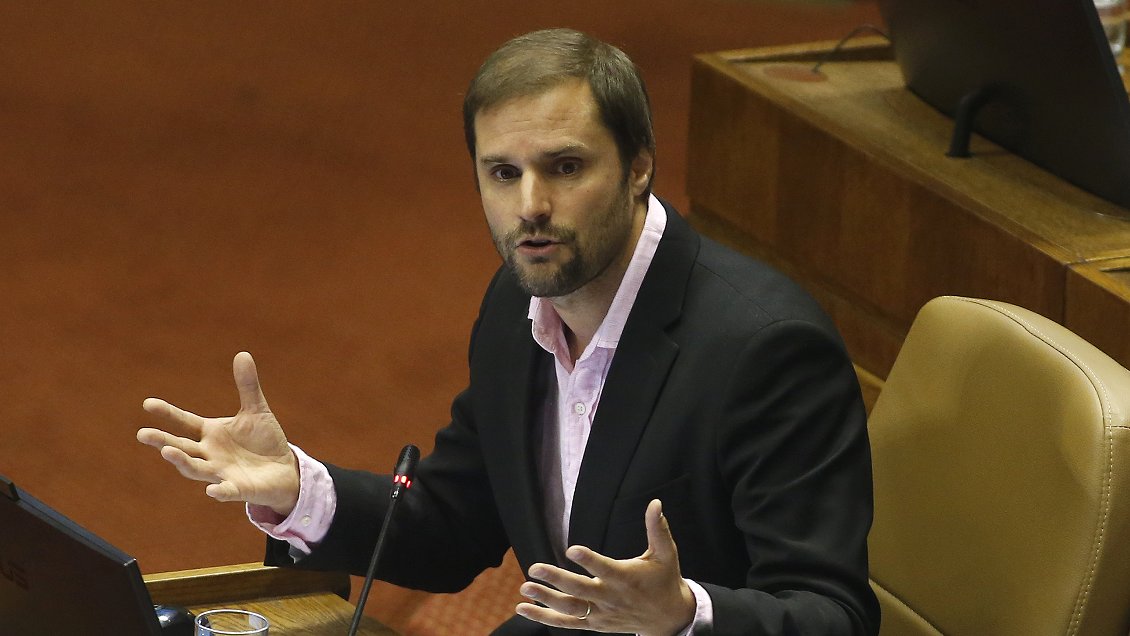 Diputados de la disidencia UDI se abren a legislar sobre el nepotismo