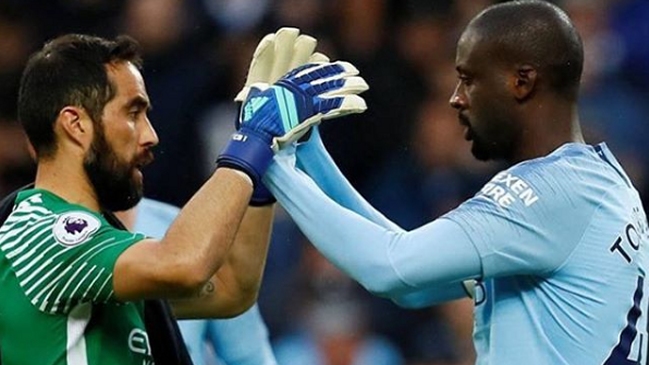 La emotiva despedida de Claudio Bravo a Yaya Touré: 