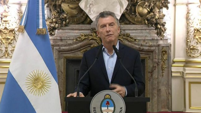 Macri negocia con FMI acuerdo de 