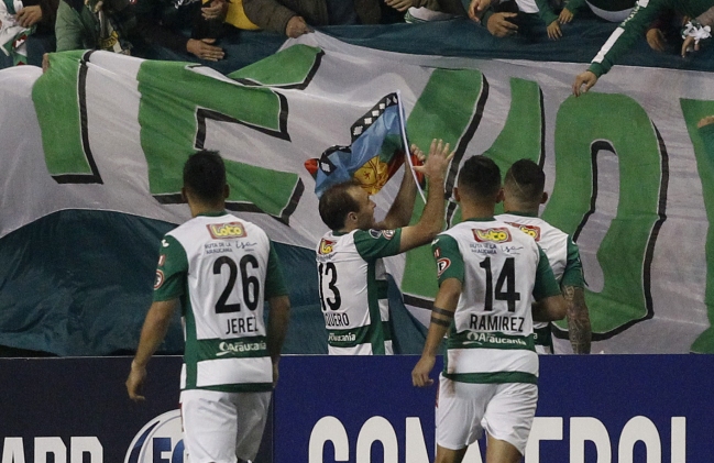 Mathías Riquero celebró gol de Temuco con bandera mapuche