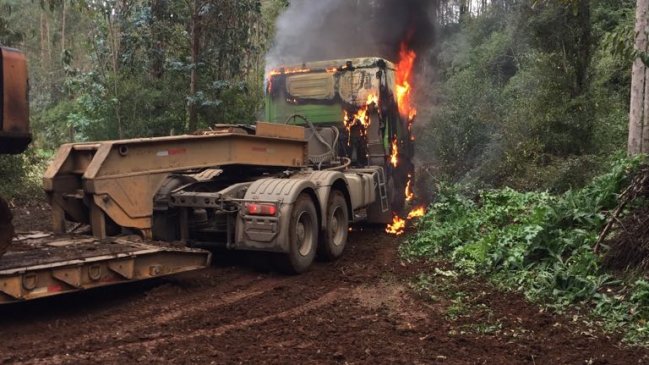 Queman camión que retiraba máquinas siniestradas en otro atentado en Cañete