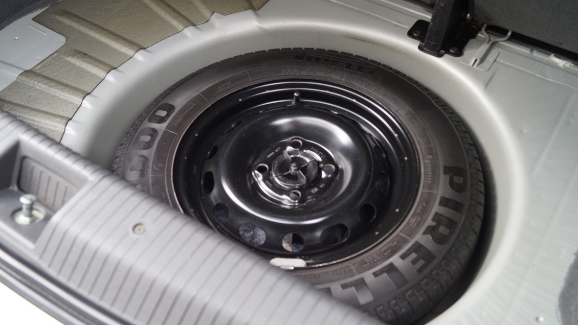 PDI detuvo a pareja acusada de sustraer ruedas de repuesto de autos de lujo