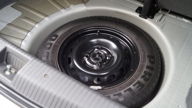 PDI detuvo a pareja acusada de sustraer ruedas de repuesto de autos de lujo