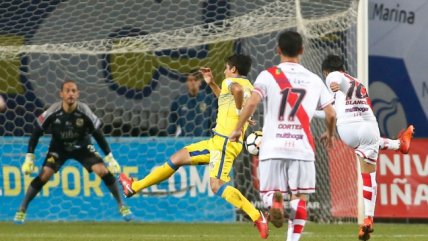 Un gran remate de Ricardo Blanco puso en ventaja a Curicó Unido sobre Everton