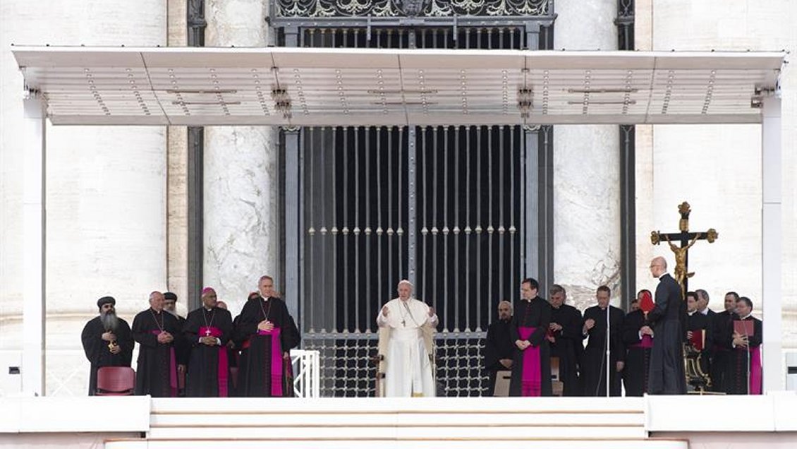 Vaticanista destacó carácter histórico de reunión del papa con obispos chilenos en Roma