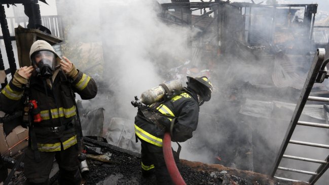 Valparaíso: Incendio destruyó una vivienda en Cerro Rodelillo