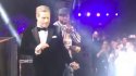 El incómodo e inesperado baile de John Travolta con 50 Cent en Cannes