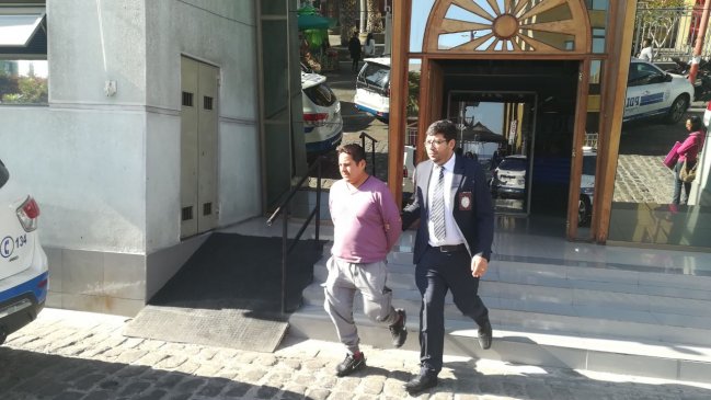 Mejillones: Dueño de local de comida rápida es acusado de violar a trabajadora