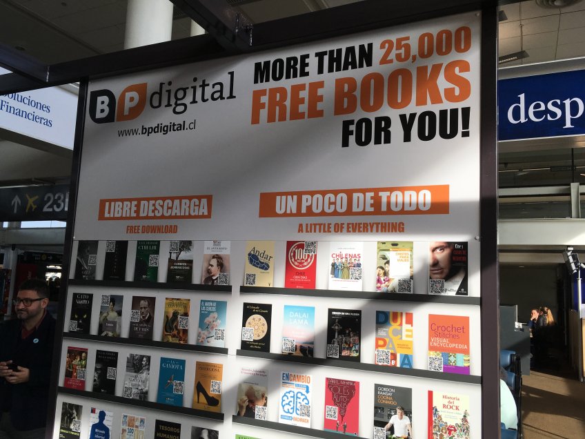 El Ministerio de las Culturas, las Artes y el Patrimonio inauguró en el aeropuerto de Santiago la primera biblioteca digital gratuita en un aeropuerto de Latinoamérica, que tendrá entre 25 mil libros disponibles en el catálogo de la Biblioteca Pública Digital.