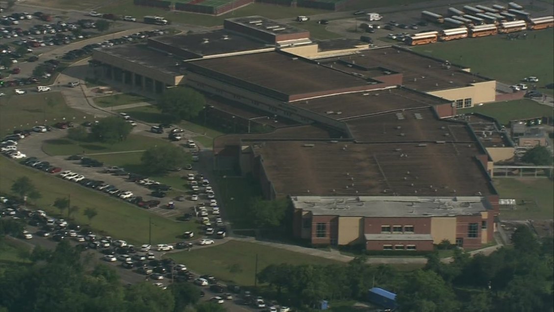 Estados Unidos: Tiroteo en escuela de Texas deja al menos 10 muertos y múltiples heridos