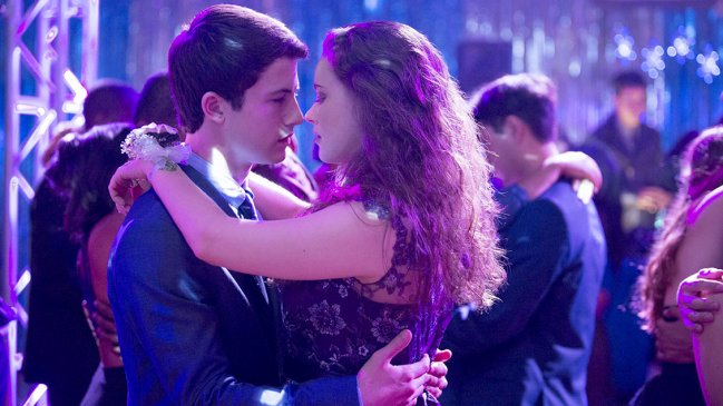 Dylan Minnette y Katherine Langford, los ídolos adolescentes que vuelven en 