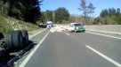 Volcamiento de acoplado de un camión con madera bloqueó Ruta Concepción-Cabrero