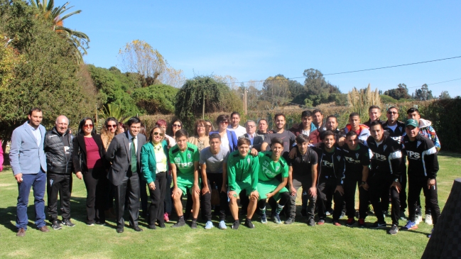 S. Wanderers y UNAB firmaron convenio que permitirá a 