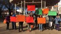 La manifestación contra los estacionamientos subterráneos en la plaza de la República en Valdivia