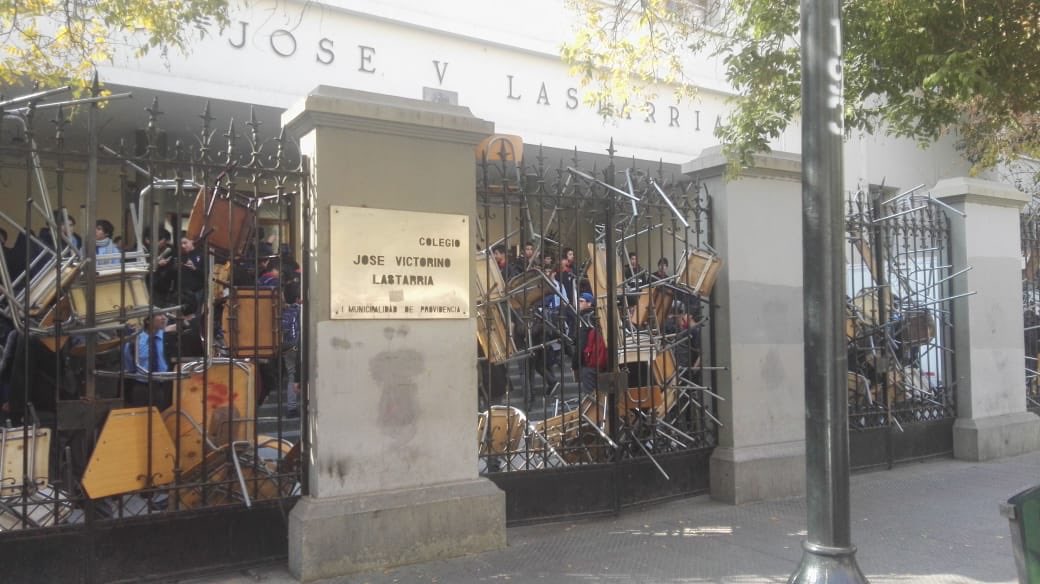 Estudiantes se tomaron el Liceo Lastarria