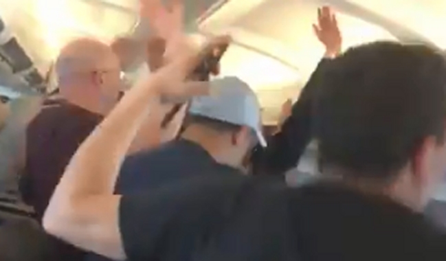 Eufóricos hinchas de Liverpool se 