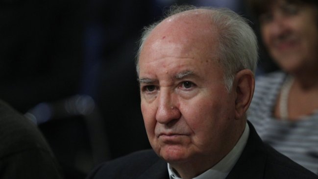 Teólogo Bentué le responde a Errázuriz: 