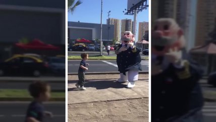   El Dr. Simi se vistió de Arturo Prat para conmemorar bailando este 21 de mayo 