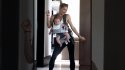 Anna Kournikova promociona el nuevo sencillo de Enrique Iglesias bailando junto a su pequeña hija