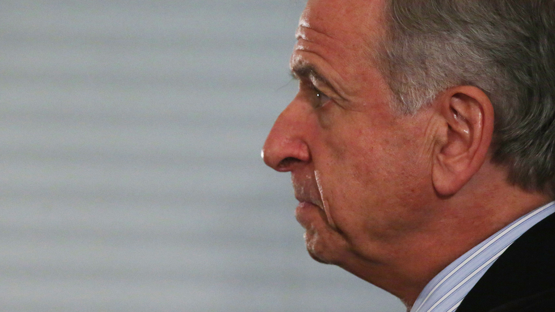 Ministro Larraín declaró ante la Fiscalía por su cuestionado viaje a Harvard