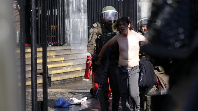 Centro de Padres del IN pedirá sanciones contra Carabineros por violencia excesiva