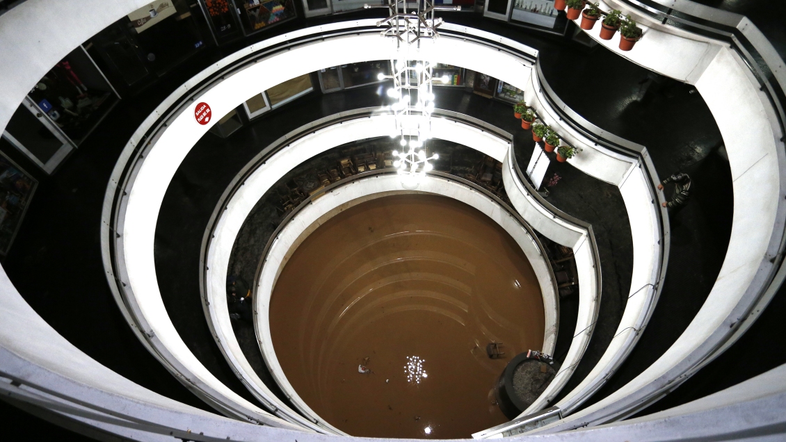 Aseguradoras demandaron al Fisco, Sacyr y Costanera Norte por desborde del Mapocho