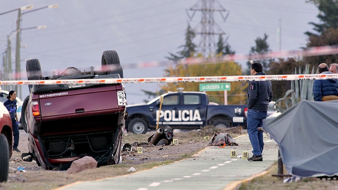 Hombre apuñaló a su esposa embarazada y mató a dos policías en Mendoza