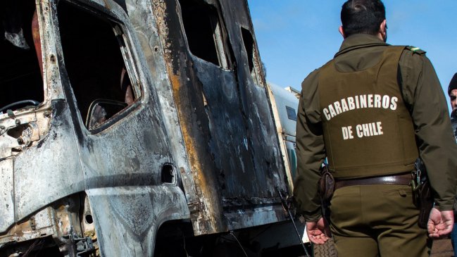 Nuevo ataque incendiario en La Araucanía: Camión de empresa de salmones fue quemado en Ercilla