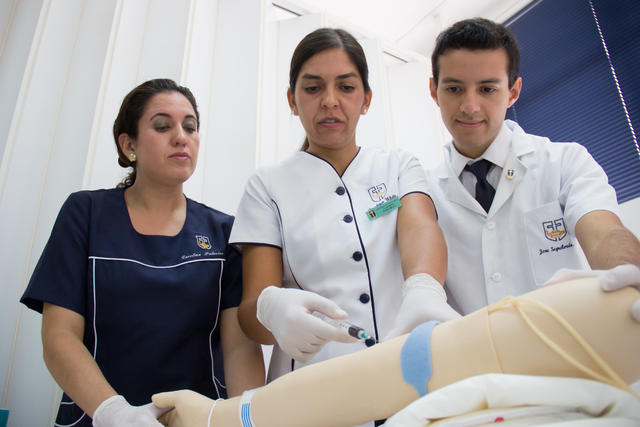 Estudio indicó que un 23,8% de los trabajadores de la salud perciben estrés en sus labores