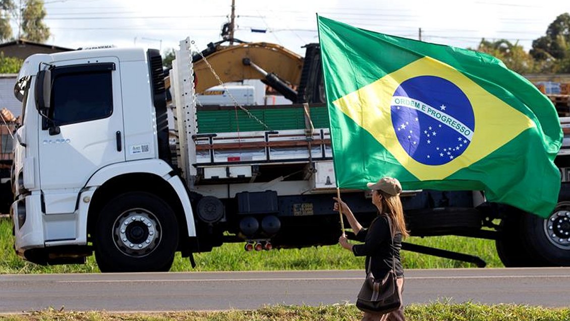 Temer anunció nuevas concesiones para que camioneros depongan la huelga que paraliza a Brasil