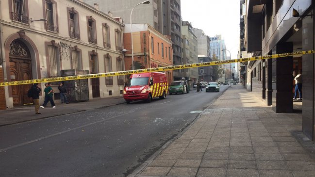 Explosión afectó a departamento en calle Moneda