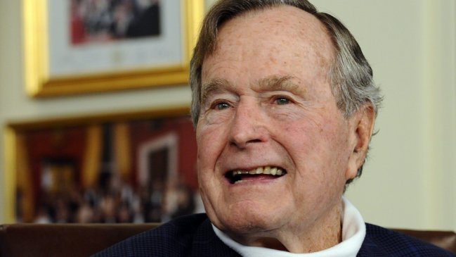  Ex presidente Bush vuelve al hospital  