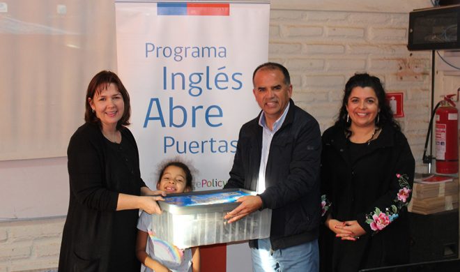 Pichilemu recibió dos modernos robots para enseñar inglés en sus colegios