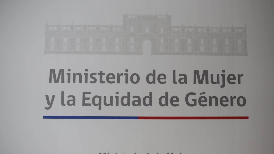 El sueldo más alto en el Ministerio de la Mujer es para un hombre
