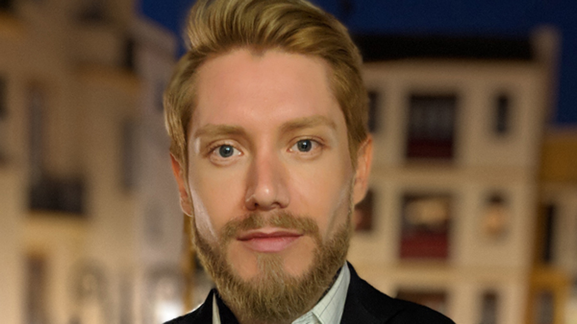 La historia del chileno que se hace pasar por miembro de la realeza