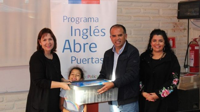 Pichilemu recibió dos modernos robots para enseñar inglés en sus colegios