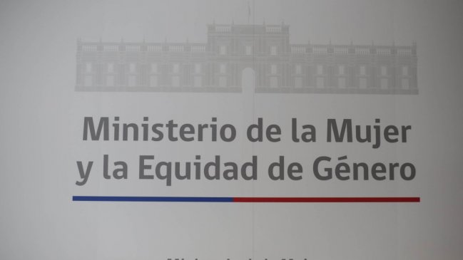 El sueldo más alto en el Ministerio de la Mujer es para un hombre