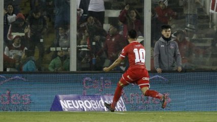 Brian Fernández repitió ante Colo Colo con un golazo en el Estadio Monumental